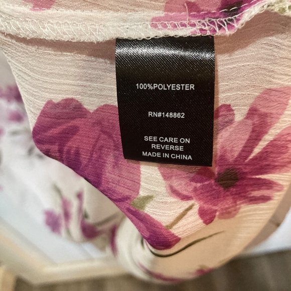 Torrid WHITE FLORAL CHIFFON PINTUCK BLOUSE 3x - Picture 6 of 12